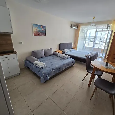 студиa блу минута от плажа Apartament